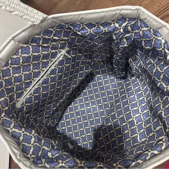 Vera Bradley Outlet Grand Tote NWT - Picture 5 of 5
